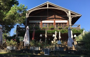 restaurant en face de la maison fournaise sur l'ile des impressionnistes 