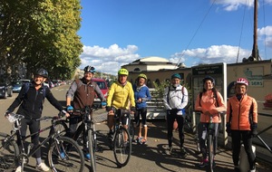 A conflans devant la péniche église des mariniers 