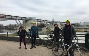 22 janvier - devant l'écluse de chatou (hors cadre, dominique, maurice et philippine )