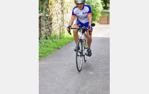 Jules en haut de la côte sans mettre le pied à terre ! 