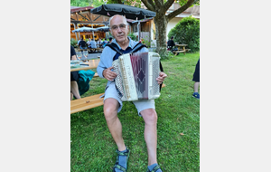 Jules à l'accordéon 
