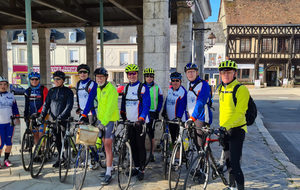 au départ sous la halle de brou
